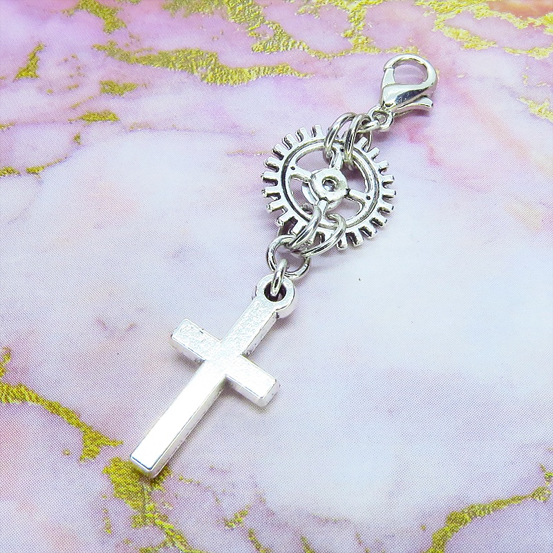 マスク・スマホチャーム アンティークシルバー ロザリオ(十字架)と歯車のコンパクトなチャーム 金具変更可 ジャックピン追加可