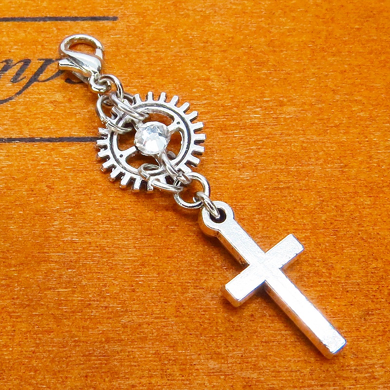 マスク・スマホチャーム アンティークシルバー ロザリオ(十字架)と歯車のコンパクトなチャーム 金具変更可 ジャックピン追加可