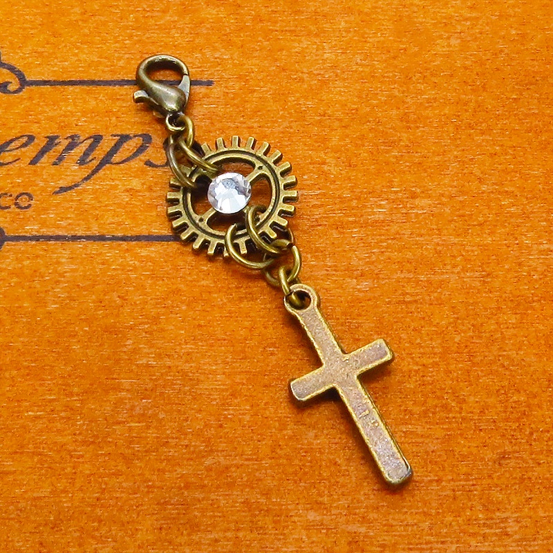 マスク・スマホチャーム アンティークゴールド ロザリオ(十字架)と歯車のコンパクトなチャーム 金具変更可 ジャックピン追加可