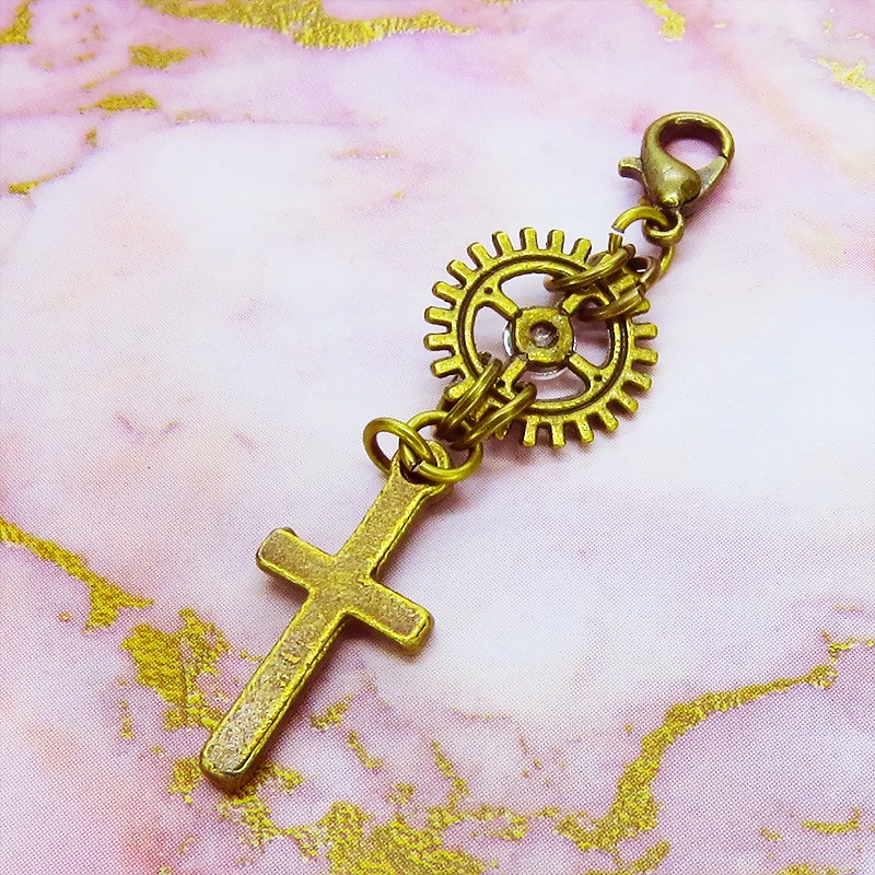 マスク・スマホチャーム アンティークゴールド ロザリオ(十字架)と歯車のコンパクトなチャーム 金具変更可 ジャックピン追加可