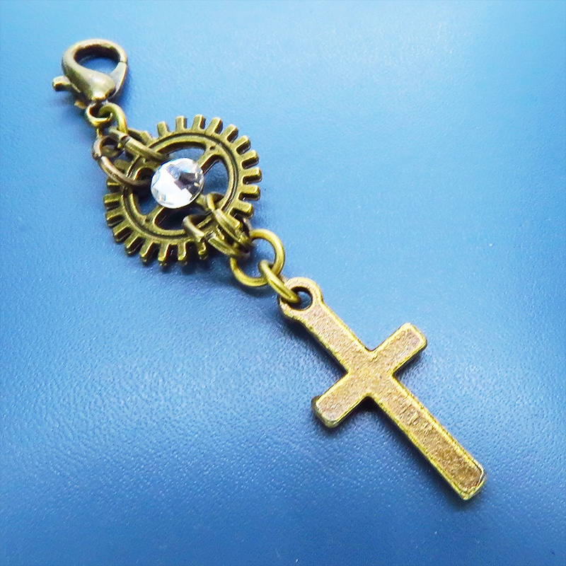 マスク・スマホチャーム アンティークゴールド ロザリオ(十字架)と歯車のコンパクトなチャーム 金具変更可 ジャックピン追加可