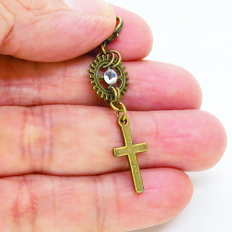マスク・スマホチャーム アンティークゴールド ロザリオ(十字架)と歯車のコンパクトなチャーム 金具変更可 ジャックピン追加可
