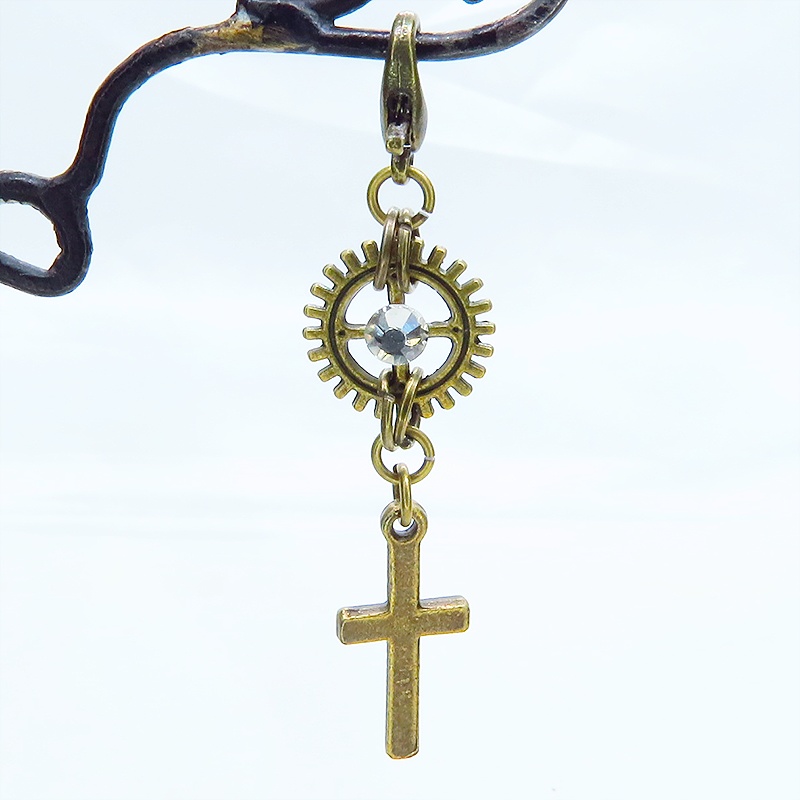 マスク・スマホチャーム アンティークゴールド ロザリオ(十字架)と歯車のコンパクトなチャーム 金具変更可 ジャックピン追加可