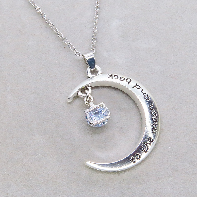 アンティークシルバー 三日月と猫フレームのキュービックジルコニアをつり下げたペンダント・ネックレス アジャスター可
