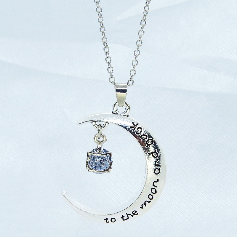 アンティークシルバー 三日月と猫フレームのキュービックジルコニアをつり下げたペンダント・ネックレス アジャスター可