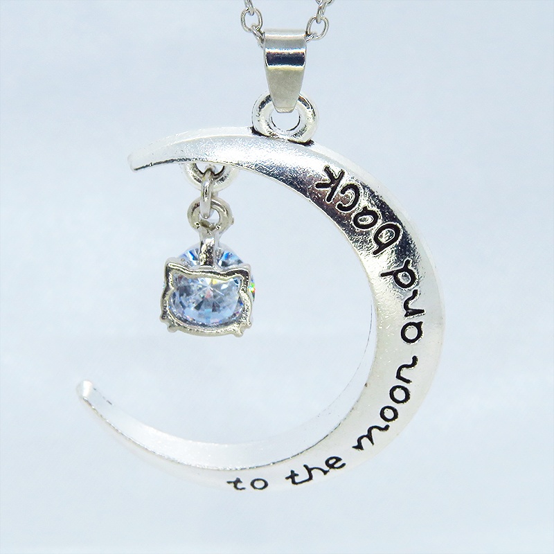 アンティークシルバー 三日月と猫フレームのキュービックジルコニアをつり下げたペンダント・ネックレス アジャスター可