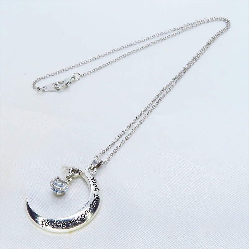 アンティークシルバー 三日月と猫フレームのキュービックジルコニアをつり下げたペンダント・ネックレス アジャスター可