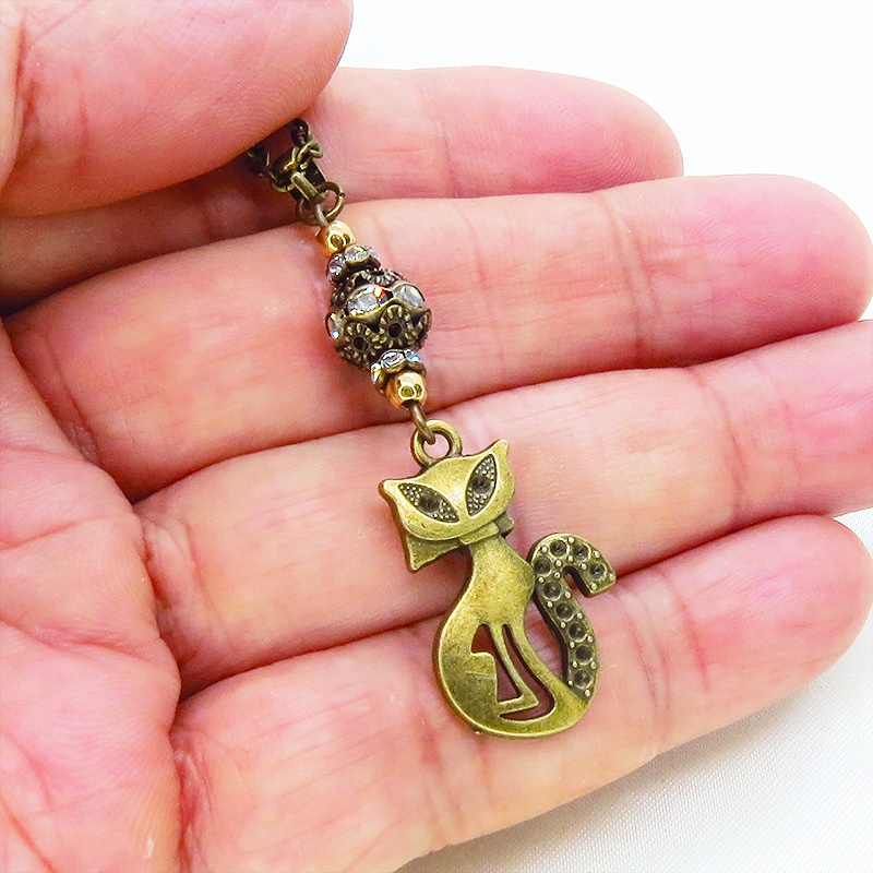 アンティークゴールド オリエンタル風な猫モチーフとラインストーン入りメタルビーズのネックレス 長さ調整可