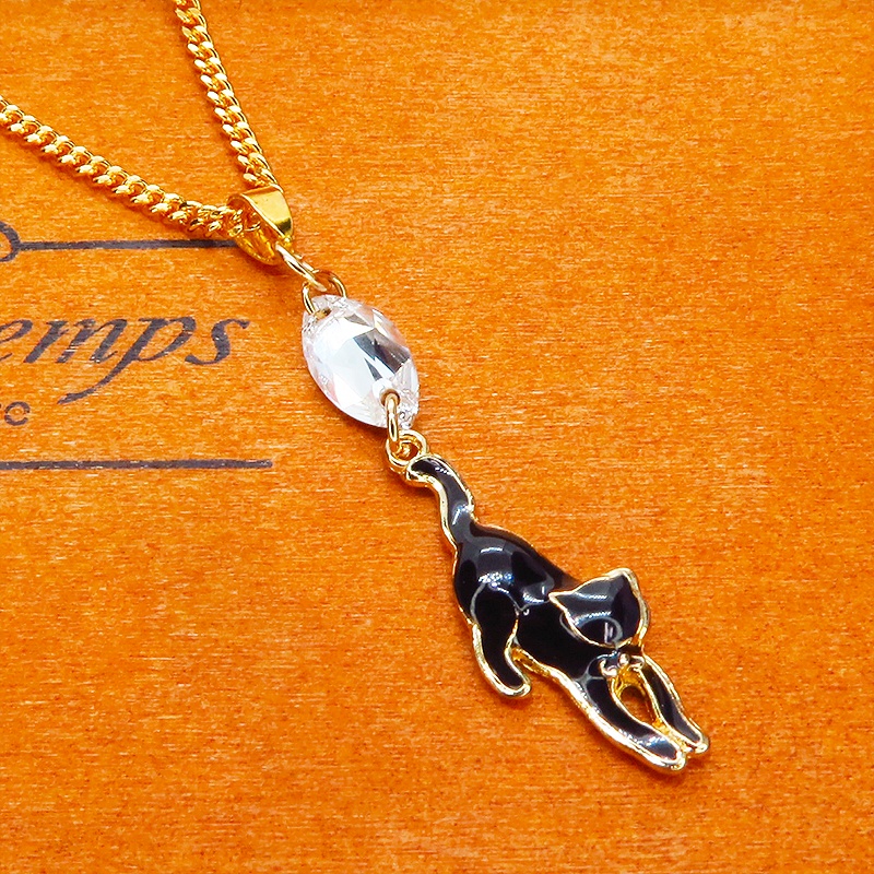 ゴールドカラー くつろぎ黒猫とスワロフスキー(クリア)の大人可愛いネックレス 長さ調整可 アジャスター追加可