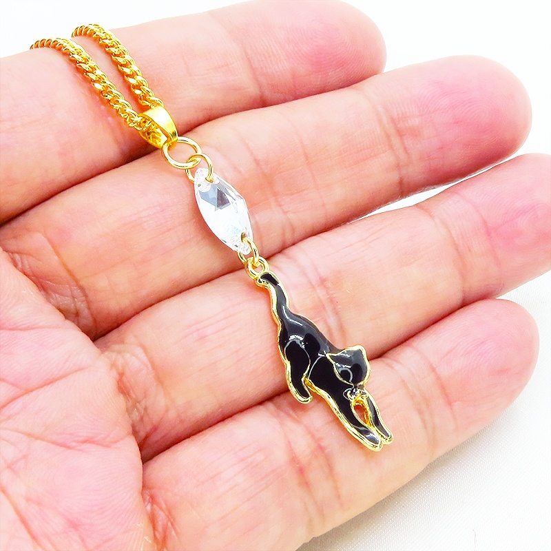 ゴールドカラー くつろぎ黒猫とスワロフスキー(クリア)の大人可愛いネックレス 長さ調整可 アジャスター追加可