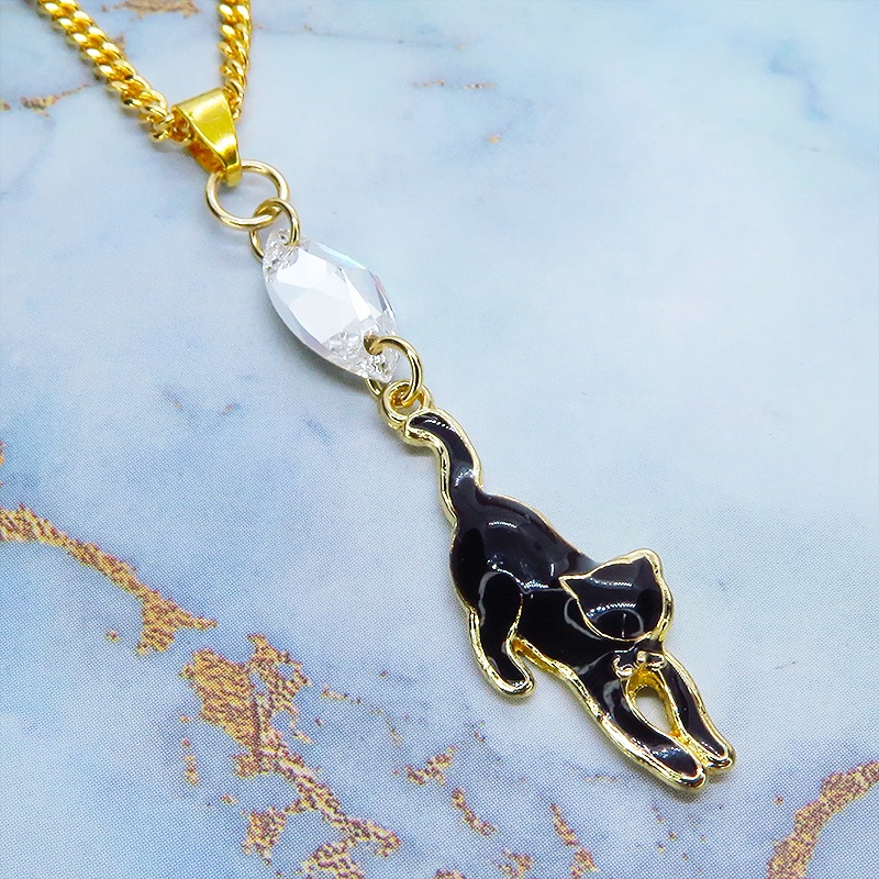 ゴールドカラー くつろぎ黒猫とスワロフスキー(クリア)の大人可愛いネックレス 長さ調整可 アジャスター追加可