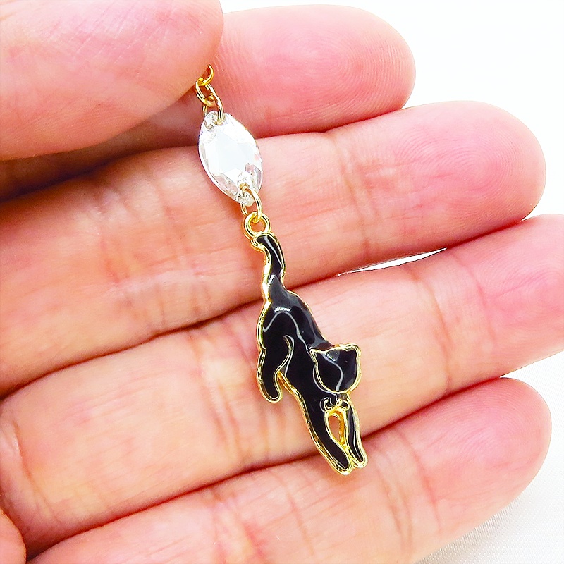ゴールドカラー くつろぎ黒猫とスワロフスキー(クリア)の大人可愛いスリムなピアス サージカル可