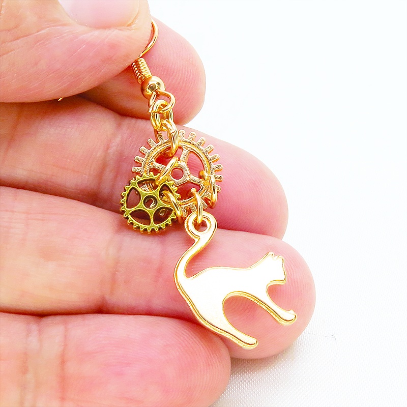 マットゴールド 猫と鍵と歯車を使ったスチームパンク風アシンメトリーピアス