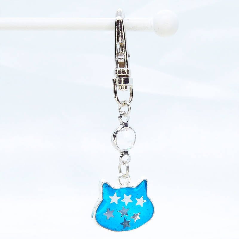ブルーキャットスターキーホルダー 青い猫フェイスモチーフに星を散りばめたキーホルダー ラインストーン 金具変更可