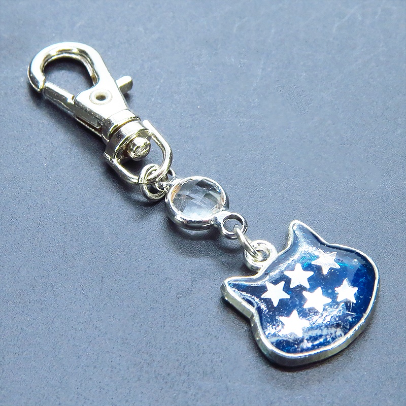 ブルーキャットスターキーホルダー 青い猫フェイスモチーフに星を散りばめたキーホルダー ラインストーン 金具変更可