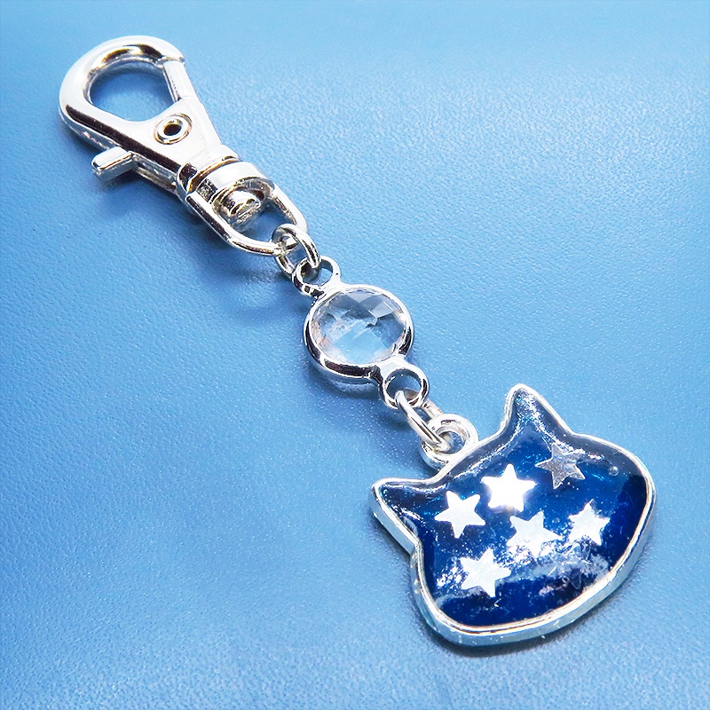 ブルーキャットスターキーホルダー 青い猫フェイスモチーフに星を散りばめたキーホルダー ラインストーン 金具変更可