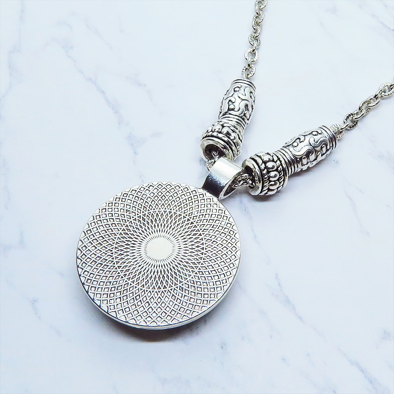 猫とスチームパンクなカボションガラスネックレス 壱型アンティークシルバー仕様 長さ調整可 アジャスター可