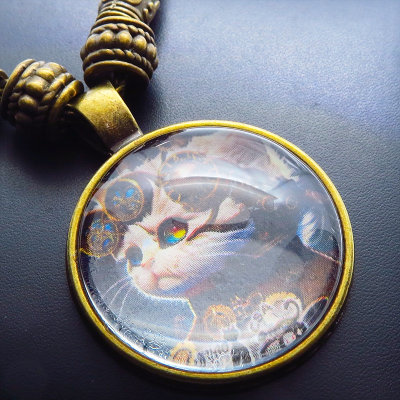 猫とスチームパンクなカボションガラスネックレス 壱型アンティークゴールド仕様 長さ調整可 アジャスター可