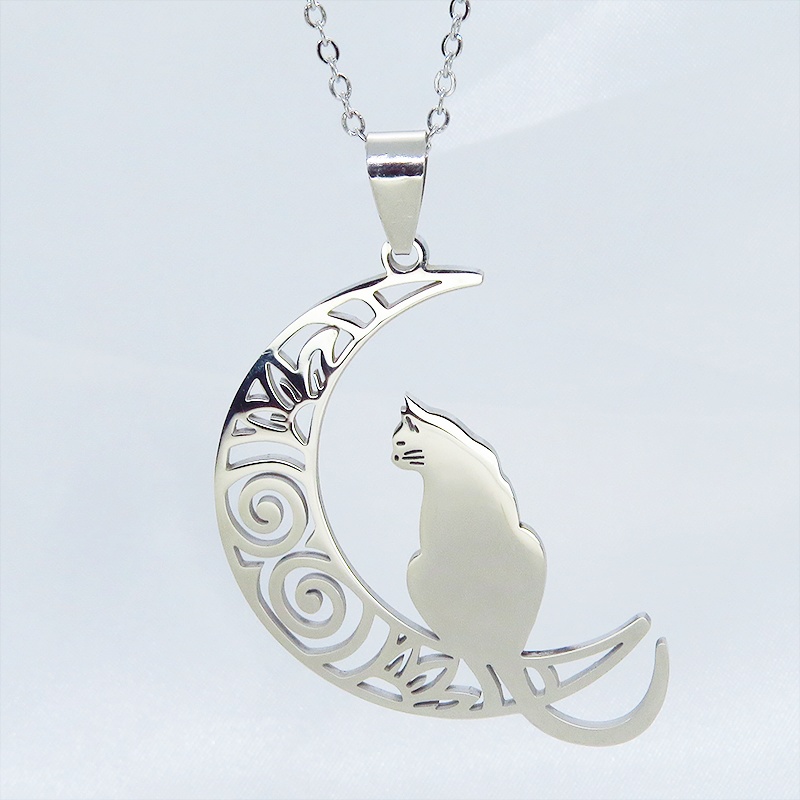 【再々販】シルバーカラー アラベスク調透かし三日月に猫が乗るステンレス製ペンダントネックレス 長さ調整可