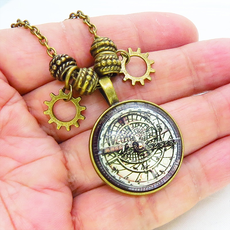 アンティークゴールド 羅針盤・方位磁針のイラストのペンダント・ネックレス 重力針 スチームパンク風 ガラス 長さ調整可