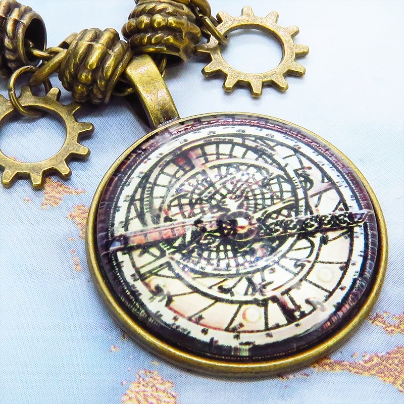 アンティークゴールド 羅針盤・方位磁針のイラストのペンダント・ネックレス 重力針 スチームパンク風 ガラス 長さ調整可
