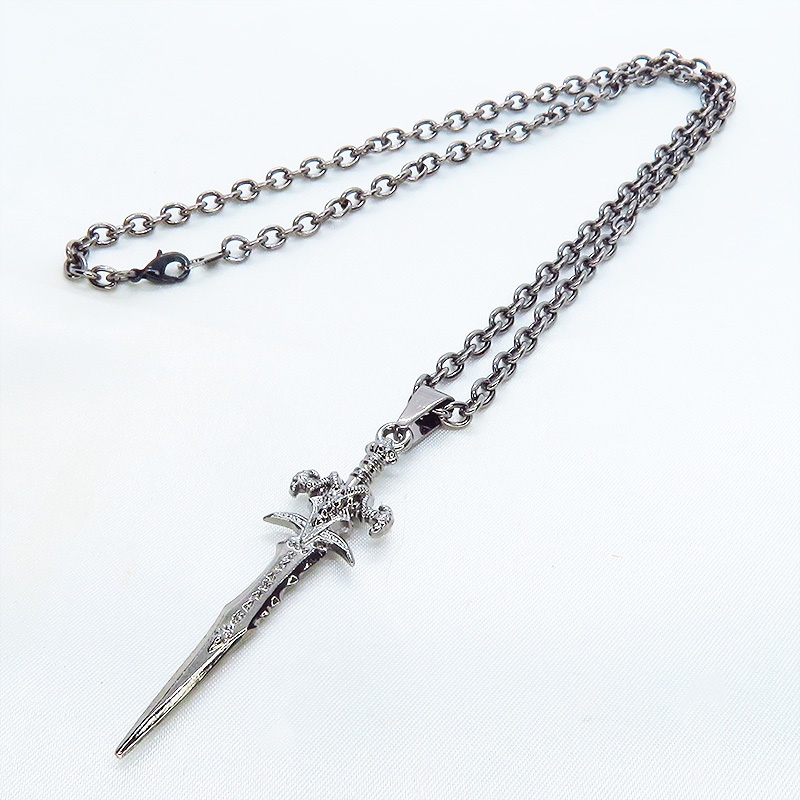 黒く輝く魔剣モチーフを使ったペンダントネックレス 長さ調整可 ガンメタル 魔法剣 ダークソード ゴシック パンク