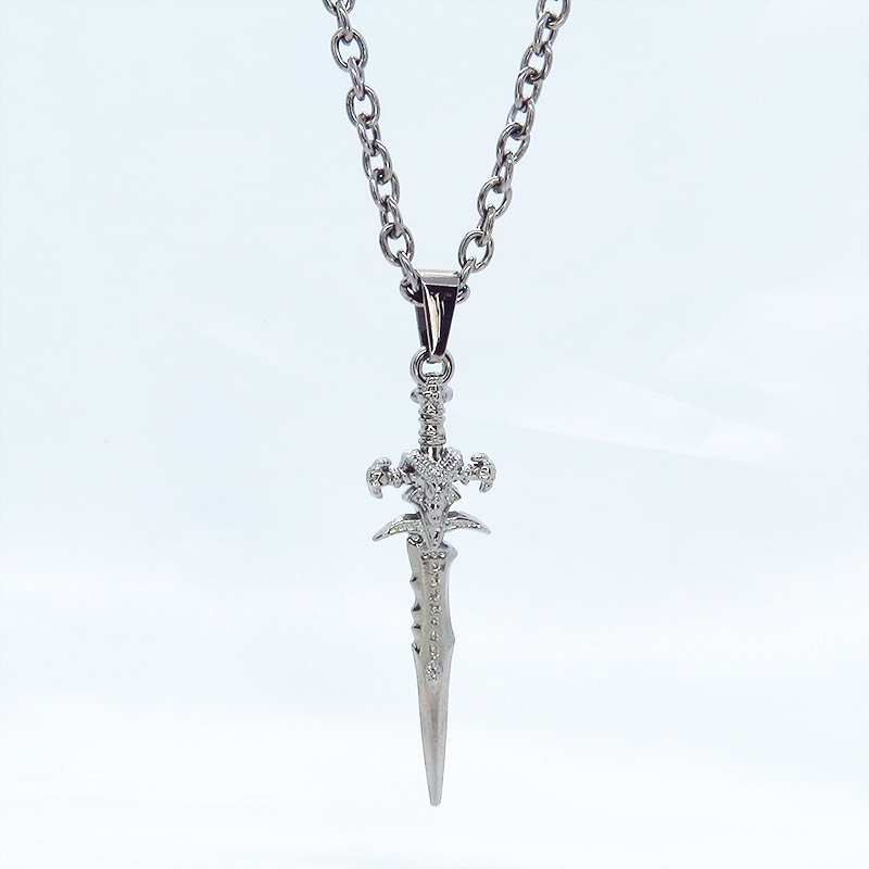 黒く輝く魔剣モチーフを使ったペンダントネックレス 長さ調整可 ガンメタル 魔法剣 ダークソード ゴシック パンク