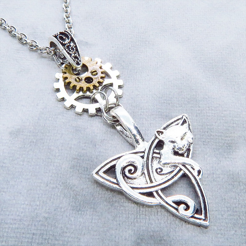アンティークシルバー フォックス(狐)と歯車モチーフを組み合わせたスチームパンク風ネックレス 長さ調整可