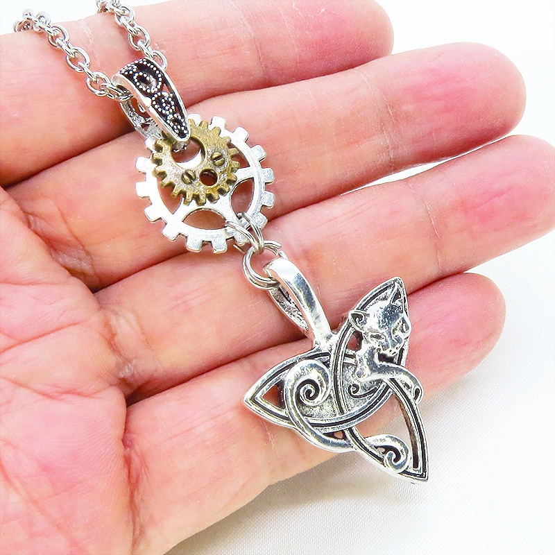 アンティークシルバー フォックス(狐)と歯車モチーフを組み合わせたスチームパンク風ネックレス 長さ調整可