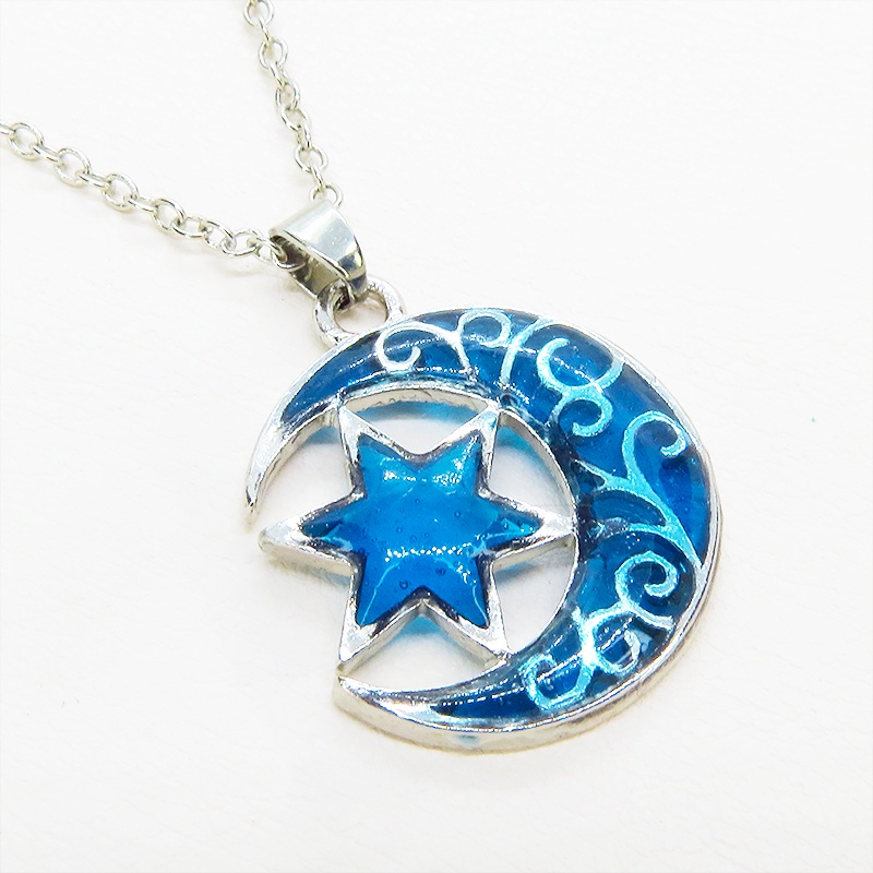 アンティークシルバー アラベスク調の透かし模様の三日月と星のブルーカラーペンダントネックレス レジン 長さ調整可 ステンレス可
