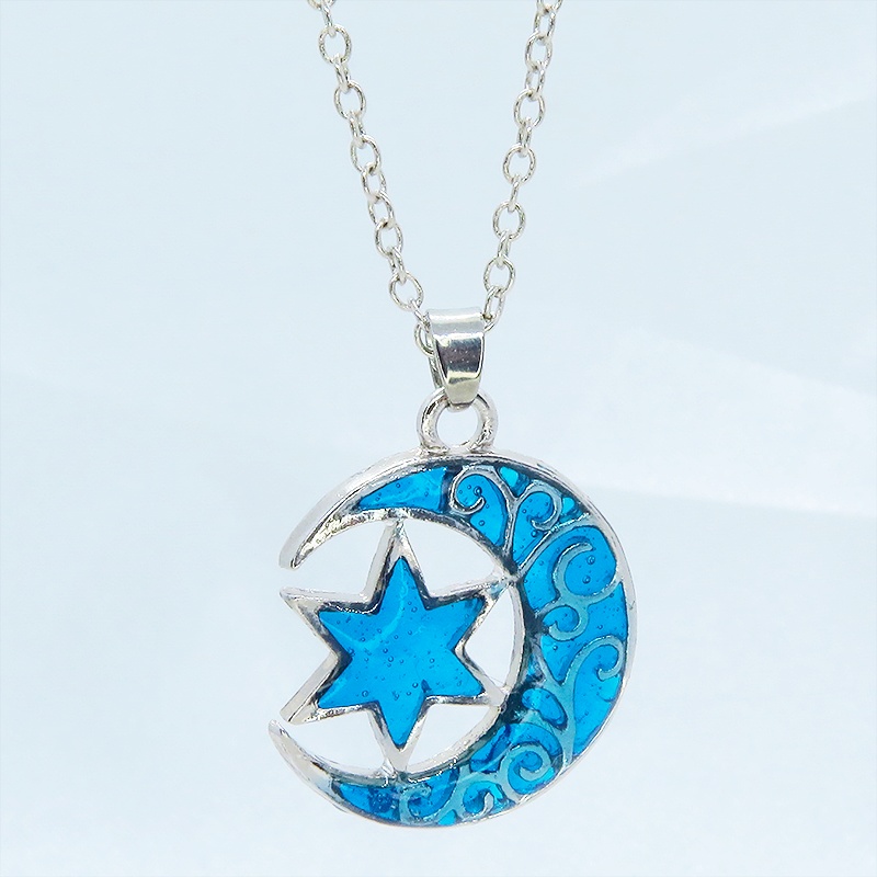 アンティークシルバー アラベスク調の透かし模様の三日月と星のブルーカラーペンダントネックレス レジン 長さ調整可 ステンレス可