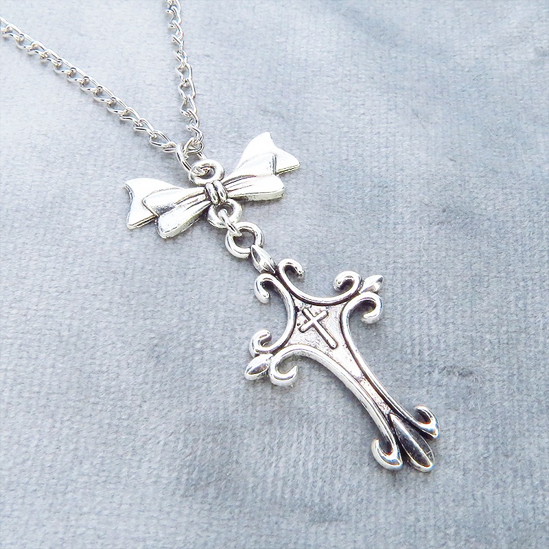 アンティークシルバー ゴシック調デザインロザリオ(十字架)とリボンを組合せたネックレス 長さ調整可 ステンレス可