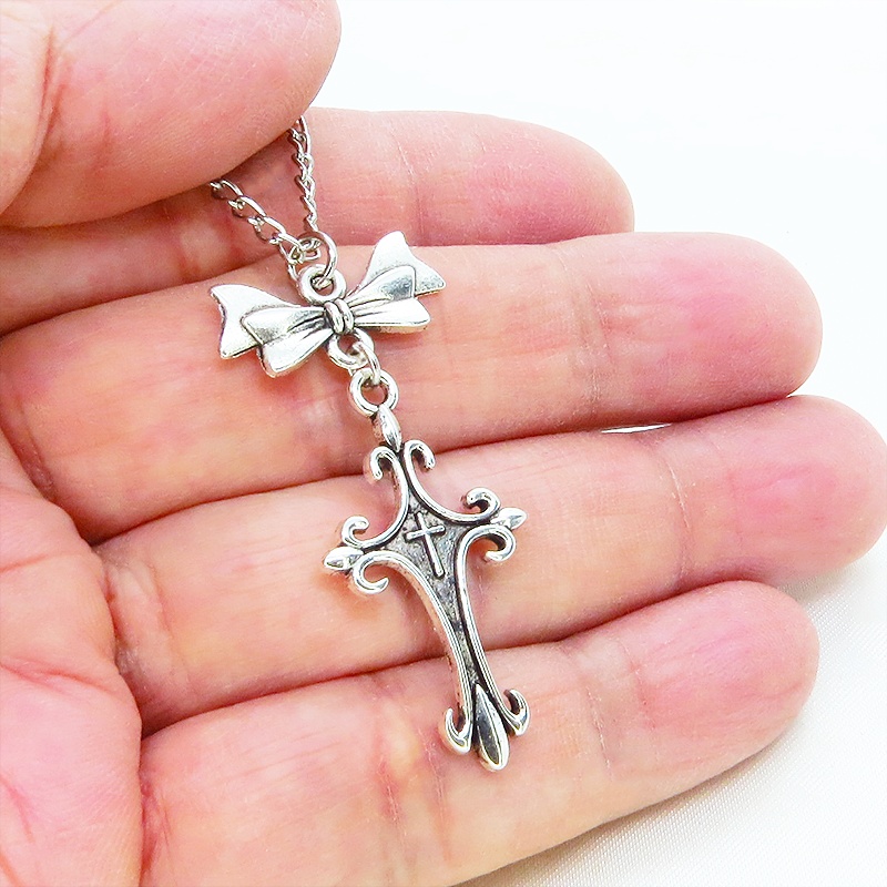 アンティークシルバー ゴシック調デザインロザリオ(十字架)とリボンを組合せたネックレス 長さ調整可 ステンレス可