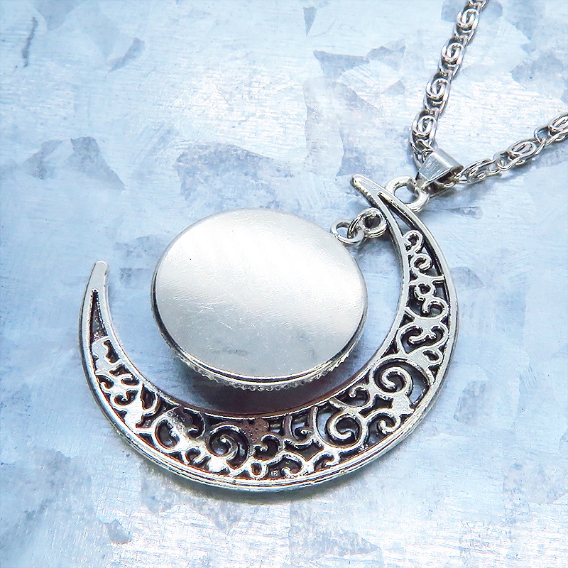 ウルフレッドムーンネックレス 三日月と紅い月に映える狼のシルエットの描かれたペンダント・ネックレス メンズ レディース