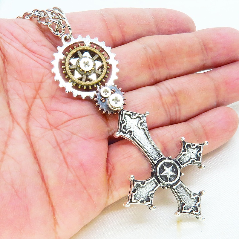 アンティークシルバー グリグリ動くリバースクロス(逆さ十字架)と歯車のスチームパンク風ネックレス 長さ調整可