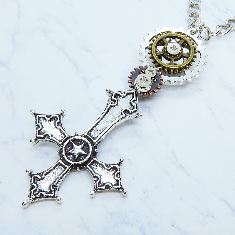 アンティークシルバー グリグリ動くリバースクロス(逆さ十字架)と歯車のスチームパンク風ネックレス 長さ調整可