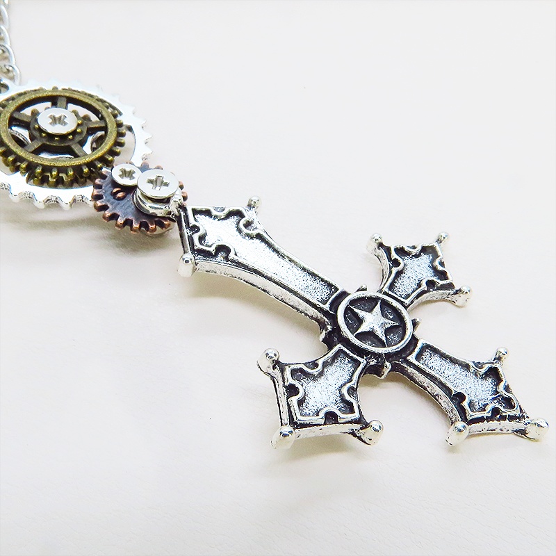 アンティークシルバー グリグリ動くリバースクロス(逆さ十字架)と歯車のスチームパンク風ネックレス 長さ調整可