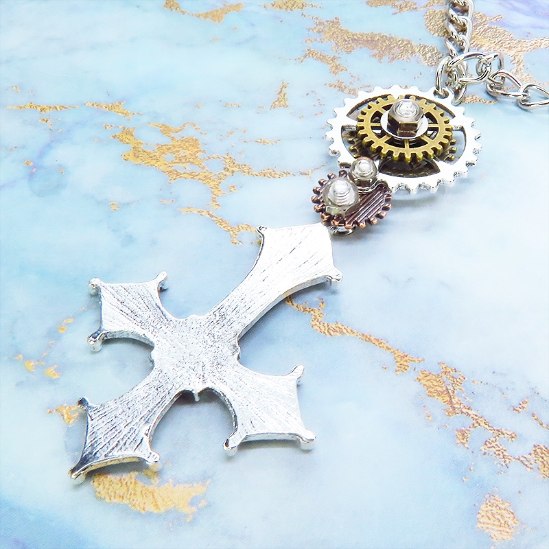アンティークシルバー グリグリ動くリバースクロス(逆さ十字架)と歯車のスチームパンク風ネックレス 長さ調整可