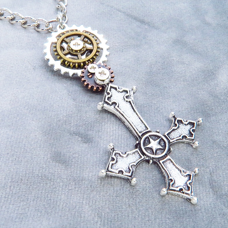 アンティークシルバー グリグリ動くリバースクロス(逆さ十字架)と歯車のスチームパンク風ネックレス 長さ調整可