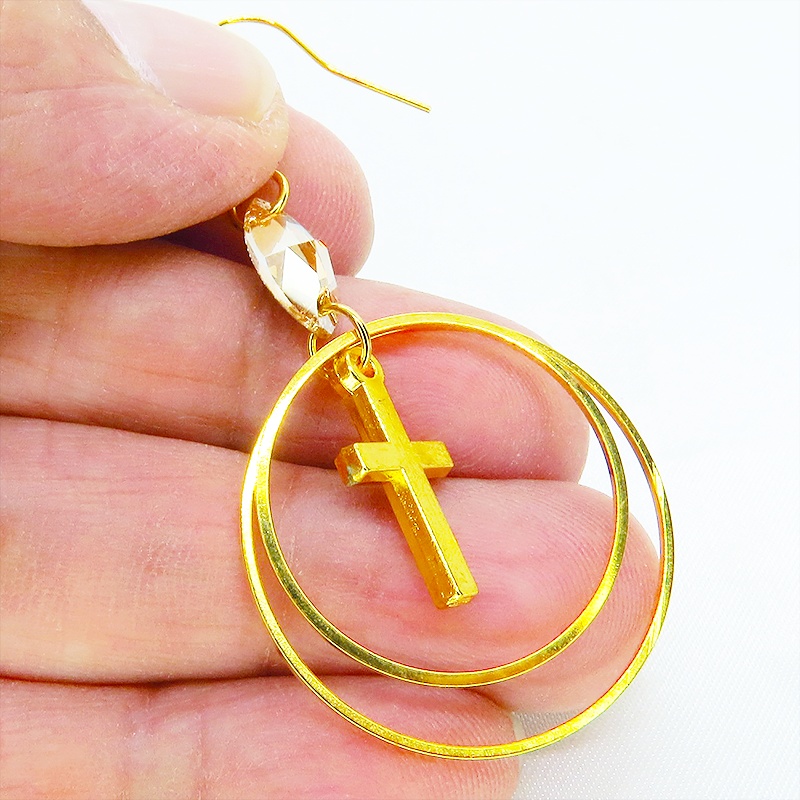 ゴールドカラー ダブルフープリングとロザリオのピアス スワロフスキー(ゴールドシャドー) サージカル可