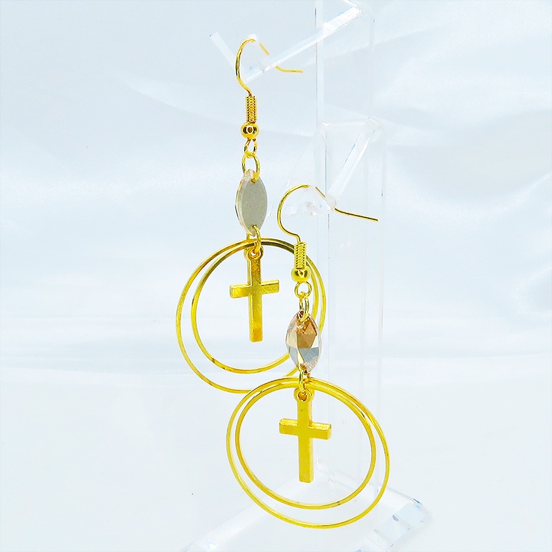 ゴールドカラー ダブルフープリングとロザリオのピアス スワロフスキー(ゴールドシャドー) サージカル可