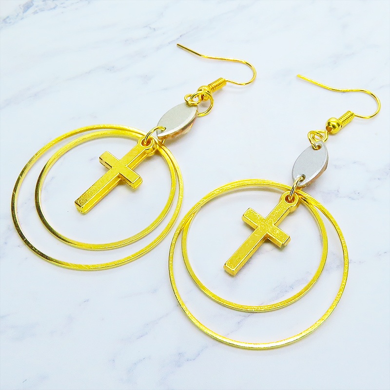 ゴールドカラー ダブルフープリングとロザリオのピアス スワロフスキー(ゴールドシャドー) サージカル可