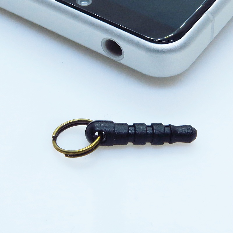 マスク・スマホチャーム アンティークゴールド 透かし模様のハートチャームとメタルビーズのチャーム 金具変更可