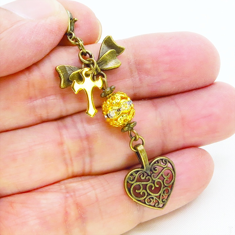 マスク・スマホチャーム アンティークゴールド 透かし模様のハートチャームとメタルビーズのチャーム 金具変更可