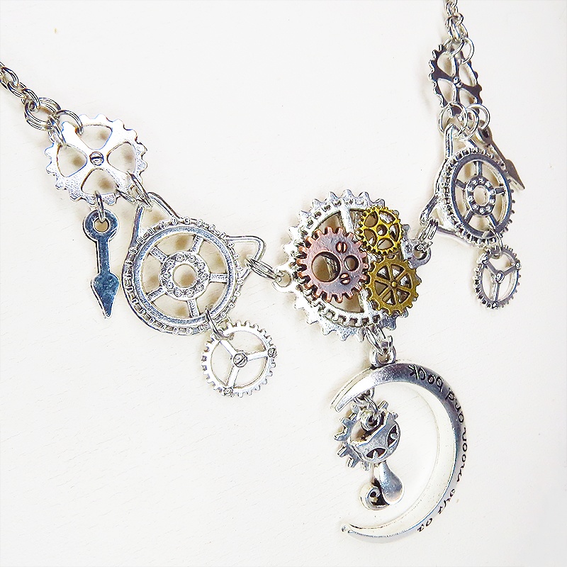 アンティークシルバー 猫と三日月と歯車を組合せた本格的スチームパンクネックレス 長さ調整可