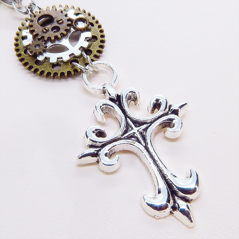 アンティークシルバー ゴシック調ロザリオ(十字架)と歯車を組合せたスチームパンク風ネックレス 長さ調整可