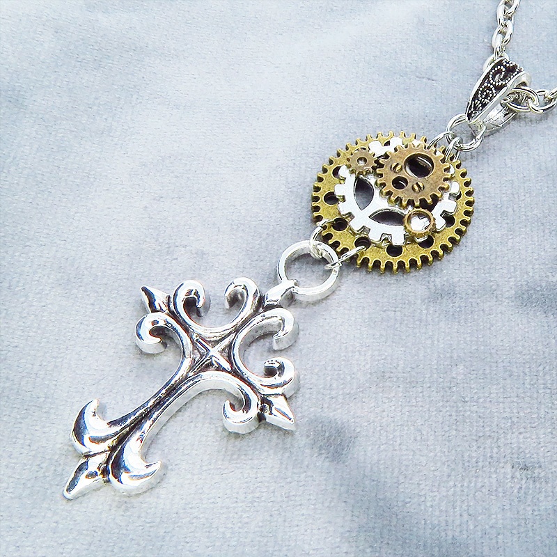 アンティークシルバー ゴシック調ロザリオ(十字架)と歯車を組合せたスチームパンク風ネックレス 長さ調整可