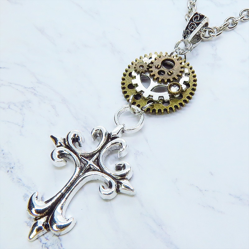 アンティークシルバー ゴシック調ロザリオ(十字架)と歯車を組合せたスチームパンク風ネックレス 長さ調整可