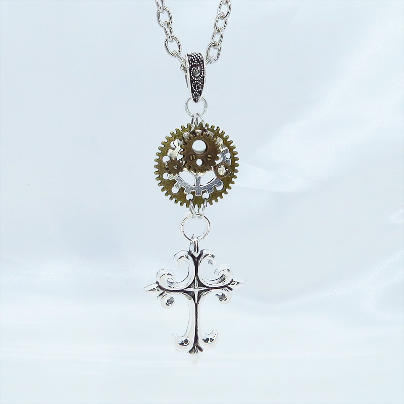 アンティークシルバー ゴシック調ロザリオ(十字架)と歯車を組合せたスチームパンク風ネックレス 長さ調整可