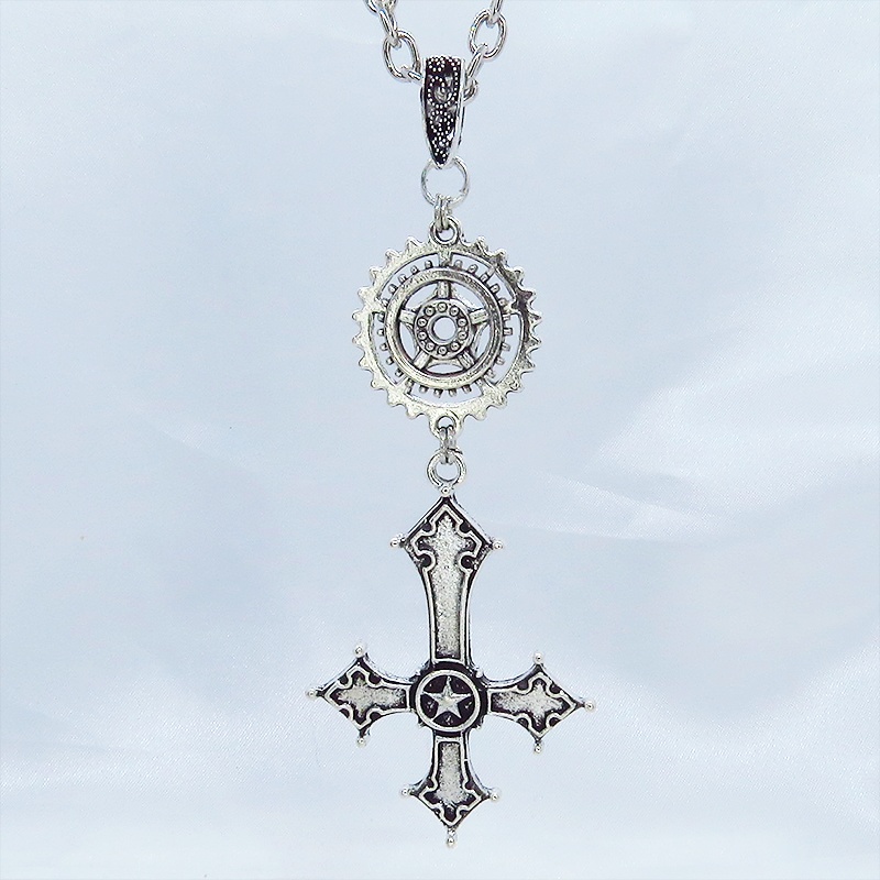 アンティークシルバー ゴシック調リバースロザリオ(逆十字)と歯車を組合せたスチームパンク風ネックレス 長さ調整可